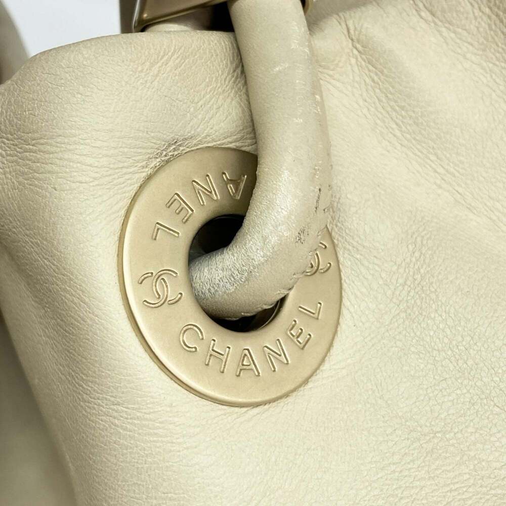 CHANEL Cream Lambskin Leather Tote Bag - Picture 7 of 13